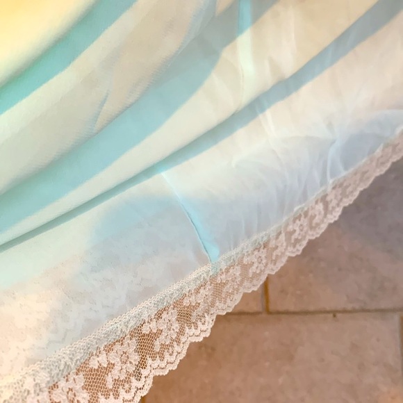 Elegant mint green floor length chemise nightgown.  Linea Donatella size small - Picture 9 of 10